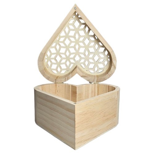 Caixa de madeira em forma de coração com tampa recortada decorativa, cor natural da madeira.