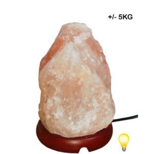 Candeeiro natural de Sal do Himalaia com base em madeira, emitindo luz quente e suave