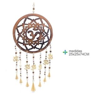 Espanta Espíritos em madeira com símbolo OM gravado, acabamento natural em tons claros