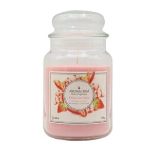 Vela aromática vermelha em frasco transparente com tampa metálica, fragrância de morango