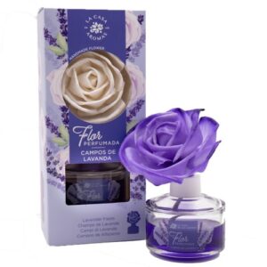 Frasco de ambientador Mikado com flor perfumada de lavanda no interior