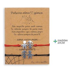 Dupla de pulseiras Alma Gémea com cordões vermelho e preto e pendentes em forma de casal