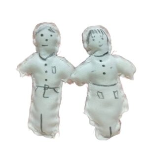 Casal de bonecos de pano branco da coleção Místico