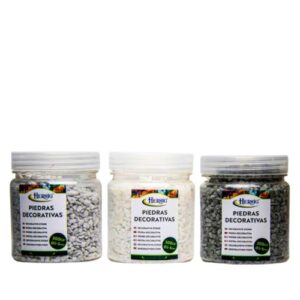 Frascos de pedras decorativas em tons de branco e cinzento