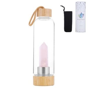 Garrafa em vidro e bambu com pedra de quartzo rosa