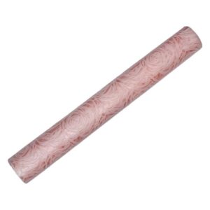Rolo de papel decorado em cor salmão com 50cm de largura e 4,5m de comprimento