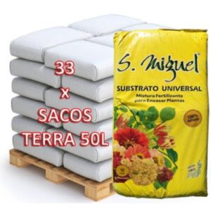 Palete com 33 sacos de terra universal para plantas de 50 litros